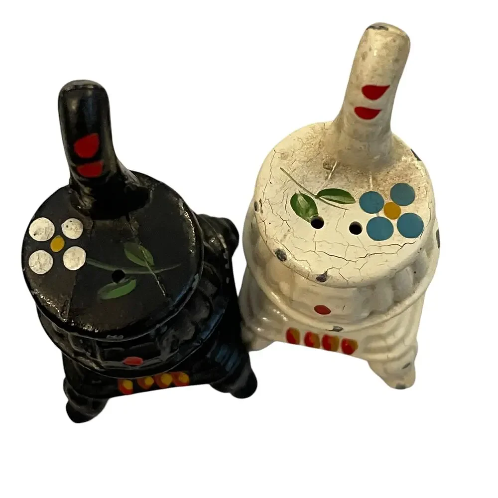 Cast Iron Pot Belly Stove Salt & Pepper Shakers Vintage Farmhouse Rustic Cabin